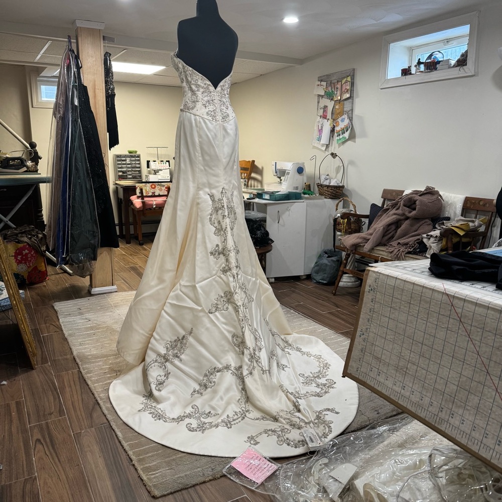 Strapless 100% Silk, Beaded Wedding Dress - Picture 6 of 7